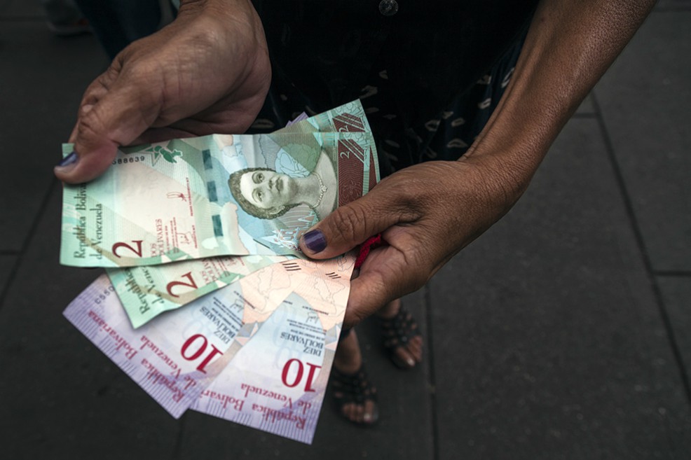 "La economía venezolana es hoy menos de la mitad de lo que era en 2013", aseguró Werner. / AFP.