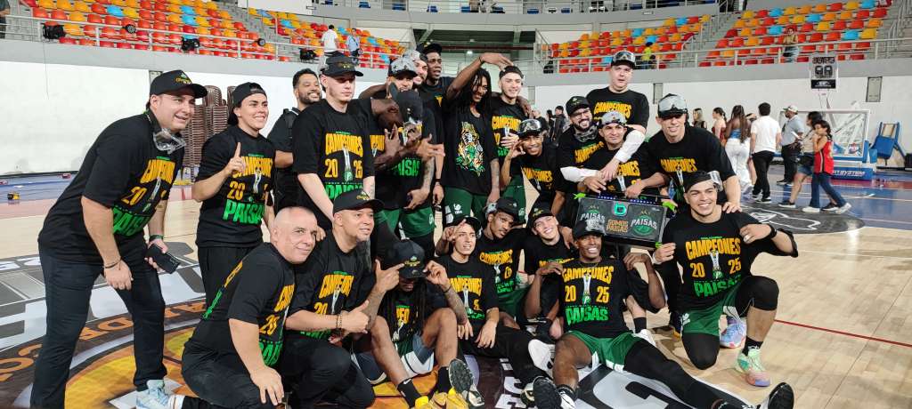 Paisas, celebrando su título en Villavicencio.