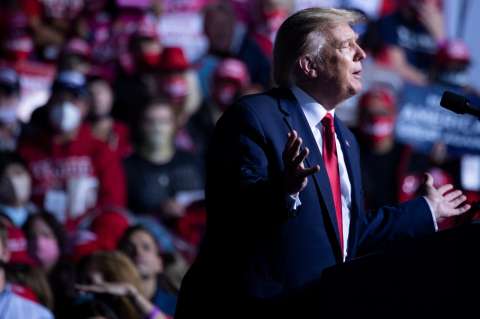 Trump dice que Santos, Biden y Obama se rindieron ante el narcoterrorismo