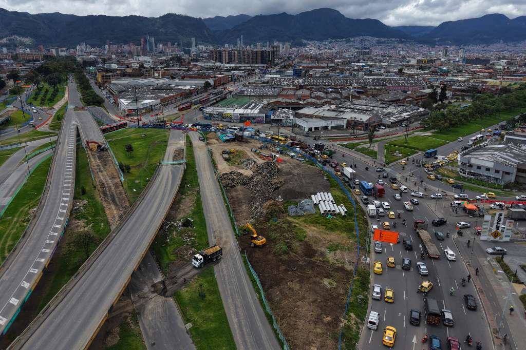 Panorámicas de los cierres de los puentes de la Calle 13 con Américas y 50