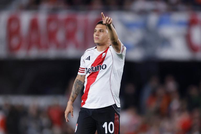 Problemas para Juan Fernando Quintero en River: sufrió lesión y se quedó sin técnico