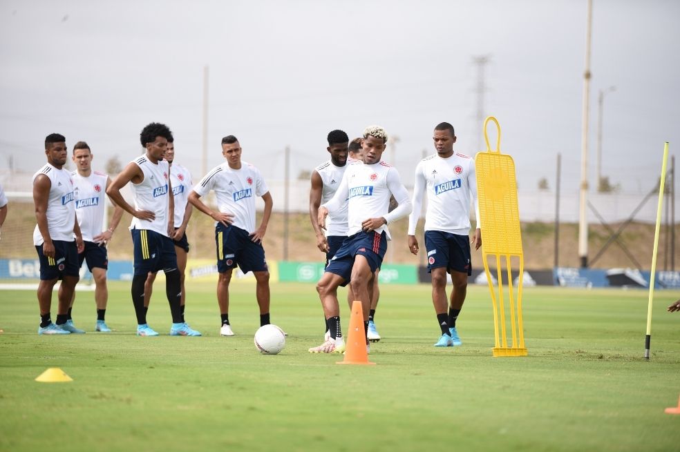 Jugadores de la selección de Colombia en el último entrenamiento en Barranquilla previo a su viaje a Venezuela.