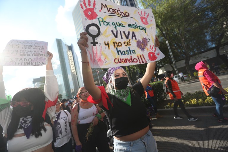 En riesgo de feminicidio y revictimizada, el drama de una docente en Bogotá