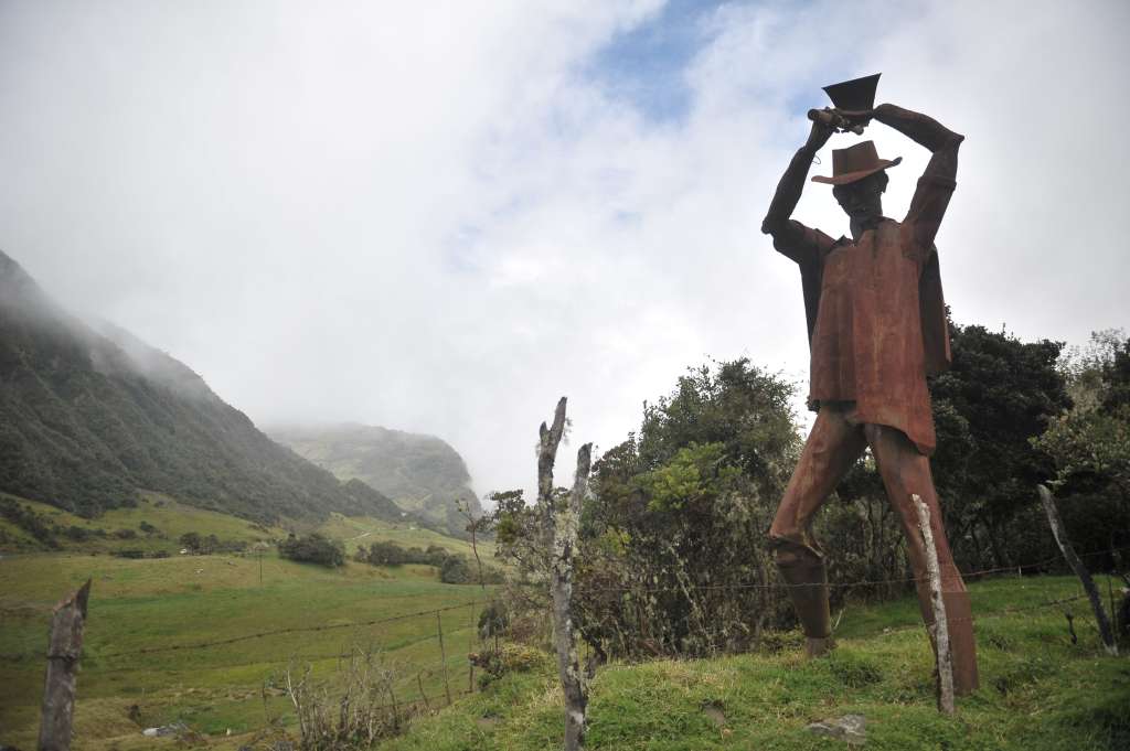 Localidad rural de Bogotá, declarada reserva campesina, diferentes aspectos: Cultivos, habitantes, vistas panorámicas.