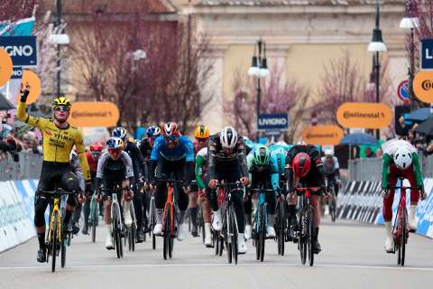 Así van los ciclistas colombianos tras la cuarta etapa de la Tirreno-Adriático