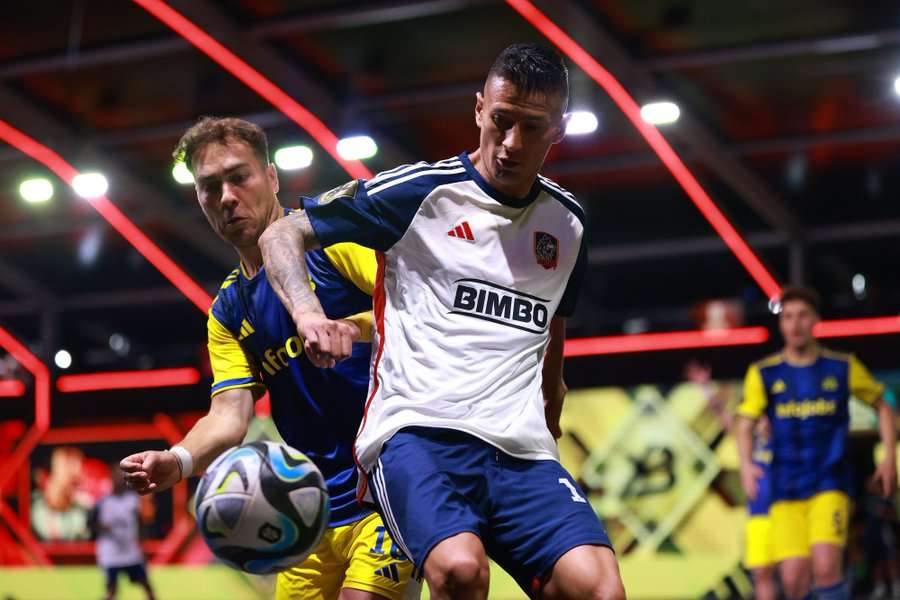 Angellot Caro (der.), de Atlético Parceros, figura de la selección colombiana de fútbol sala.