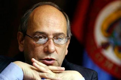 "¿Semejante bobazo?": José Obdulio Gaviria sobre la ratificación del director de Fonvivienda