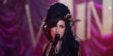 Subastan el vestido que Amy Winehouse lució en su último concierto