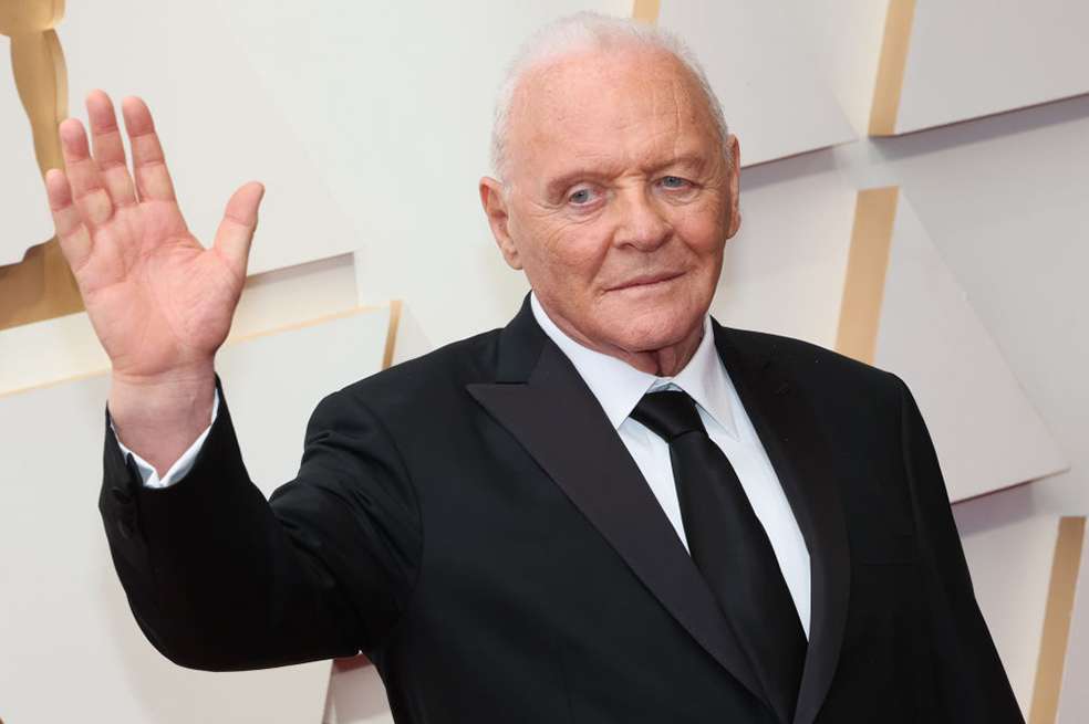 El actor inglés cumplió 47 años de sobriedad. Celebró con sus seguidores y les entregó sus consejos.