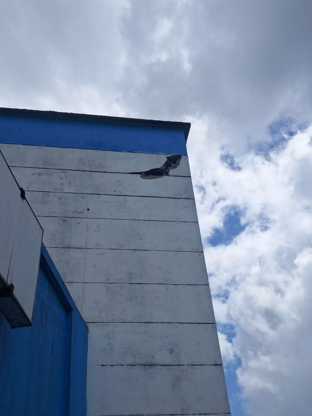 El terremoto dejó daños estructurales severos en varias áreas del Hospital Israel Roldán de Quibdó. /Cortesía