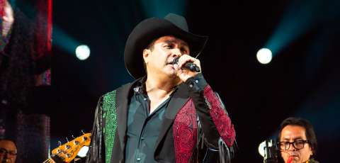 Julión Álvarez debutó en Bogotá. En su concierto lo acompañaron figuras del género regional