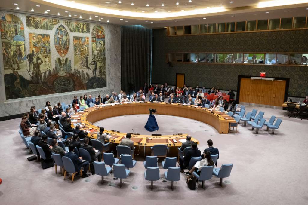 USA8475. NUEVA YORK (ESTADOS UNIDOS), 11/07/2023.- Fotografía cedida por la ONU donde aparece el pleno del Consejo de Seguridad durante una reunión sobre la situación en Siria, celebrada hoy en la sede del organismo internacional en Nueva York (EE.UU.). El Consejo de Seguridad de la ONU no logró este martes un acuerdo para prorrogar el mecanismo que permite el suministro de ayuda humanitaria desde Turquía a las zonas opositoras del noroeste de Siria, después de que Rusia vetase una propuesta de compromiso y de que su texto alternativo no recibiese el mínimo apoyo requerido. EFE/ Eskinder Debebe/ONU SÓLO USO EDITORIAL/SÓLO DISPONIBLE PARA ILUSTRAR LA NOTICIA QUE ACOMPAÑA (CRÉDITO OBLIGATORIO)