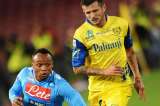 Nápoles gana y sigue escoltando a Juventus