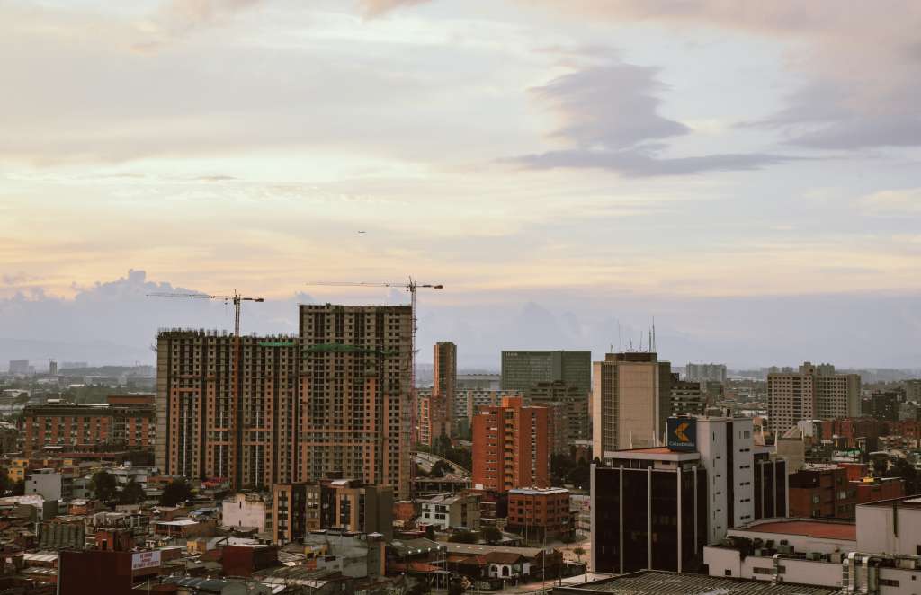 2.826.584 de los predios de la ciudad están localizados en suelo urbano, 46.848 en suelo rural con características urbanas y 16.819 predios en suelo rural.
