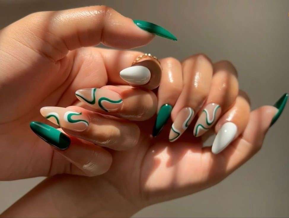 Las ondas añaden un elemento dinámico al diseño, creando un efecto visualmente atractivo.