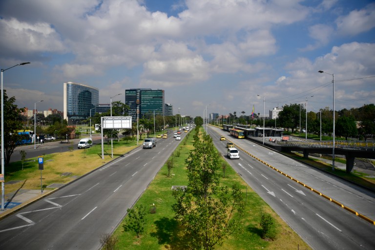 ¿Los carros híbridos y eléctricos pueden salir en el Día sin carro en Bogotá 2026?