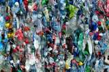 Botellas de origen vegetal que buscan ganarle la batalla al plástico, cada vez más cerca