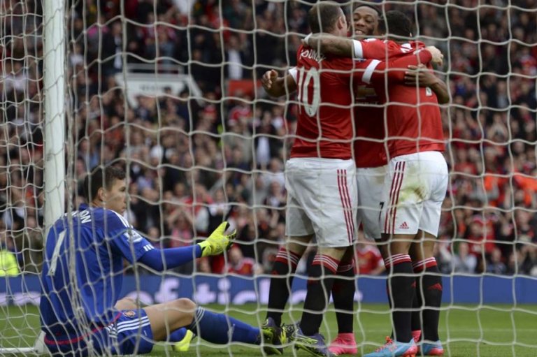 Manchester United vence al Sunderland y es nuevo líder de la Premier