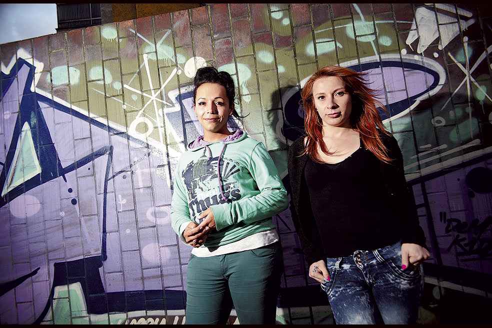 Daniela Maldonado y Katalina Ángel Ortiz son dos activistas trans que lideran el trabajo con las presas trans de la cárcel La Picota de Bogotá. / Pamela Aristizábal