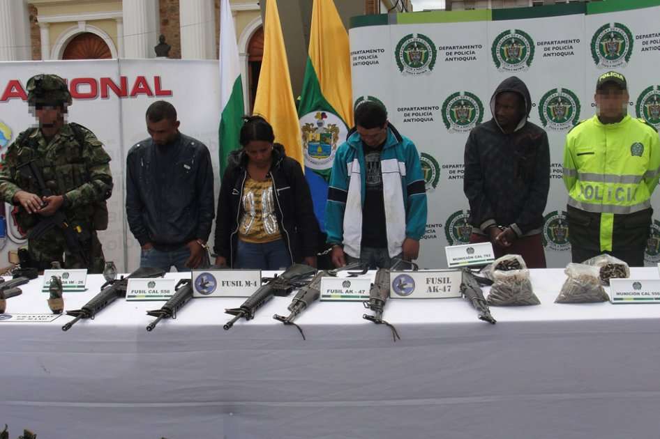 Detenidos y material incautado por el Ejército Nacional durante operativo llevado a cabo en Antiquia.