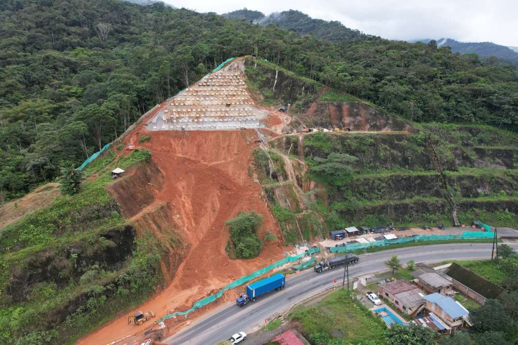Para concesionarios, el rezago en cobros de peajes amenaza la sostenibilidad de las vías. Para transportadores, pagan por infraestructura moderna, pero manejan entre huecos y embudos.