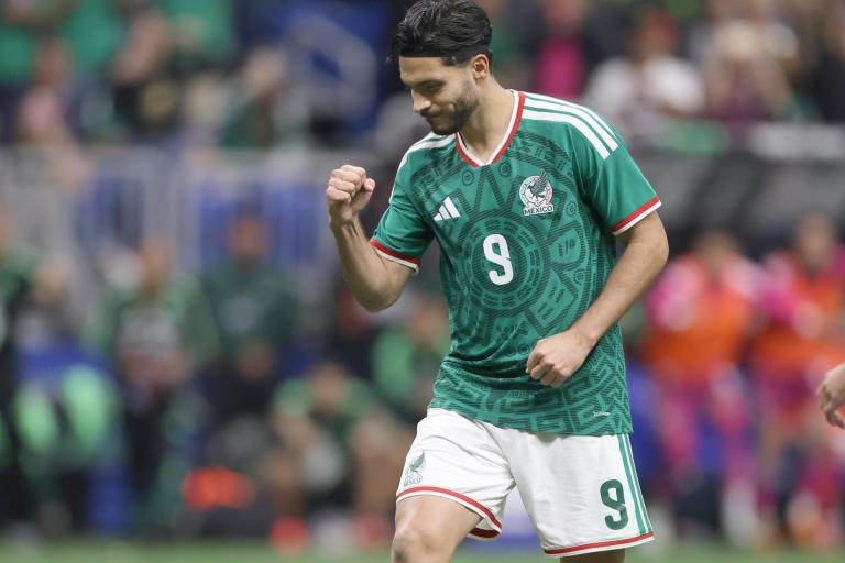 ¿Por qué Raúl Jiménez, de México, juega con balaca? El jugador estuvo al borde de la muerte