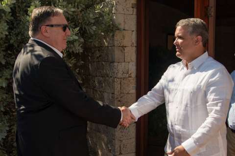 EE. UU. reitera apoyo a Colombia para reducir en un 50 % los cultivos de coca a 2023