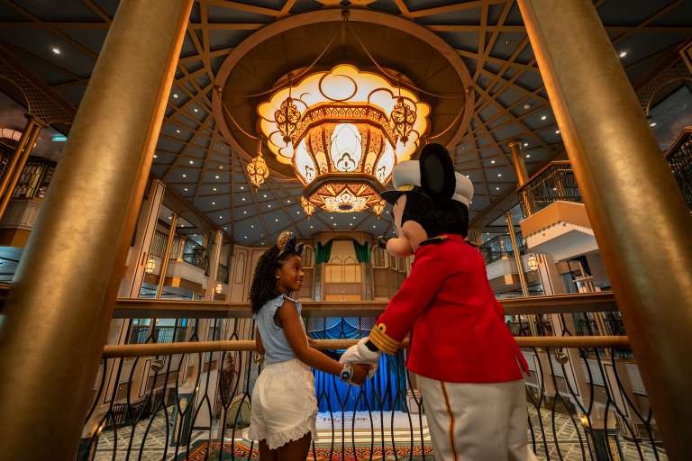 El encuentro con los personajes de Disney a bordo del Treasure es intimo, cercano y emotivo.