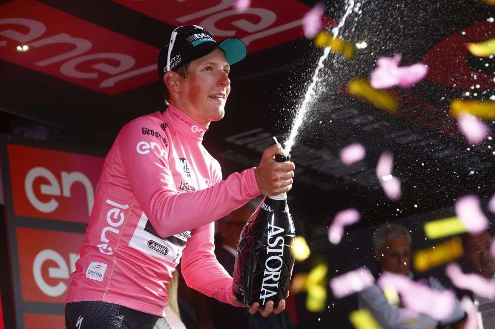 Lukas Pöstlberger, primer líder en el Giro de Italia del centenario. / AFP