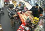 Ladrones usan pitones para amenazar a empleados de una estación de gasolina