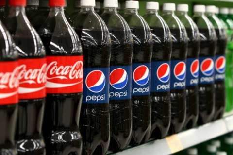 Coca Cola y Pepsi indemnizan a un "adicto" a esas bebidas desde los 3 años