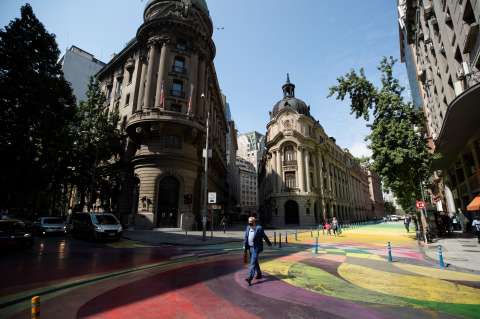 Senado de Chile aprueba postergar elección de constituyentes hasta mayo