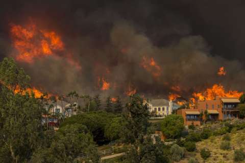 En fotos: el impactante incendio que ya deja cinco muertos en California (EE.UU.)