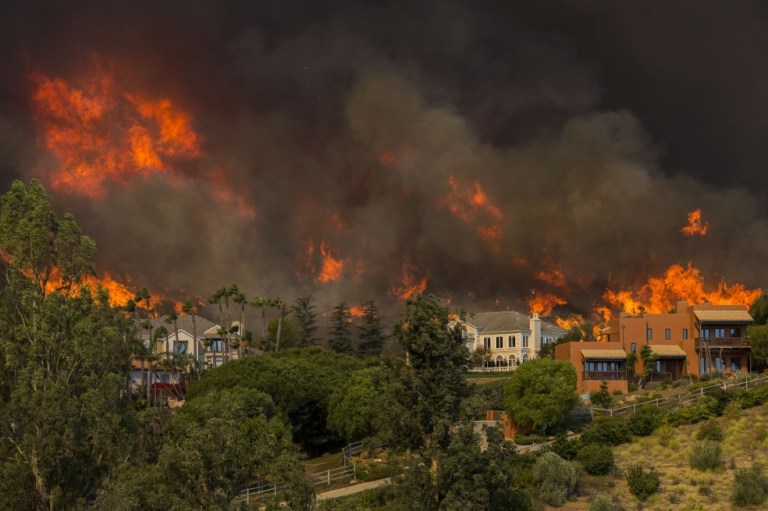 En fotos: el impactante incendio que ya deja cinco muertos en California (EE.UU.)