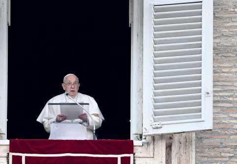 En su discurso de Año Nuevo, el papa Francisco pide por los pueblos en guerra