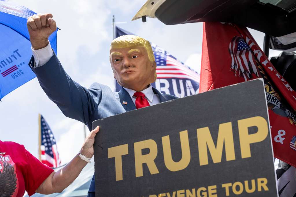 Hialeah (United States), 14/07/2024.- A supporter of former US president Donald Trump wears a Trump'Äôs mask and raises his fist during a demonstration in his support in Hialeah, Florida, USA, 14 July 2024. Trump was rushed off stage by secret service after an incident during a campaign rally in Pennsylvania. According to the Butler County district attorney, a suspected gunman was dead and at least one rally attendee was killed. EFE/EPA/CRISTOBAL HERRERA-ULASHKEVICH