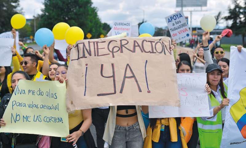 Los trabajadores de Viva han protestado para exigir que se apruebe la integración.