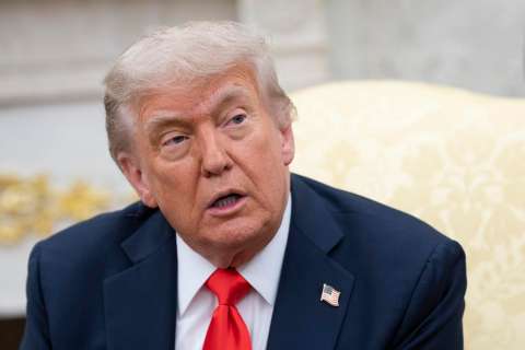 Trump habría violado la ley al retener fondos para museos y bibliotecas