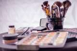 ¿Cómo debes lavar las brochas de maquillaje y cada cuánto?