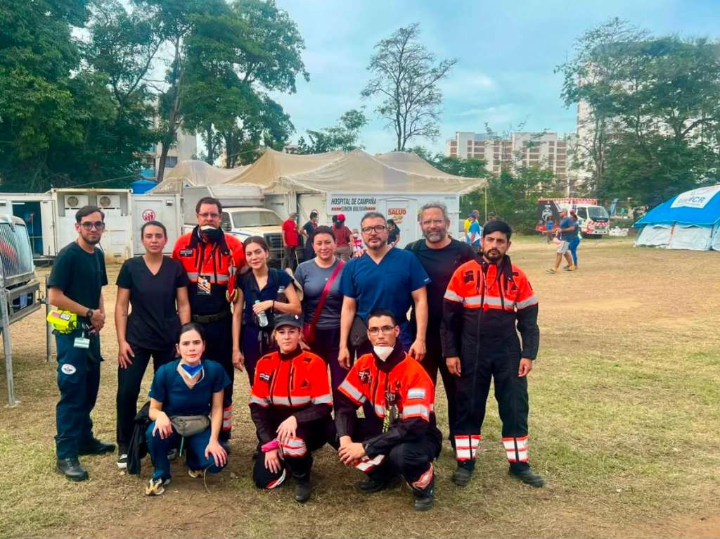 El equipo de la misión médica que viajó desde Colombia a Venezuela.