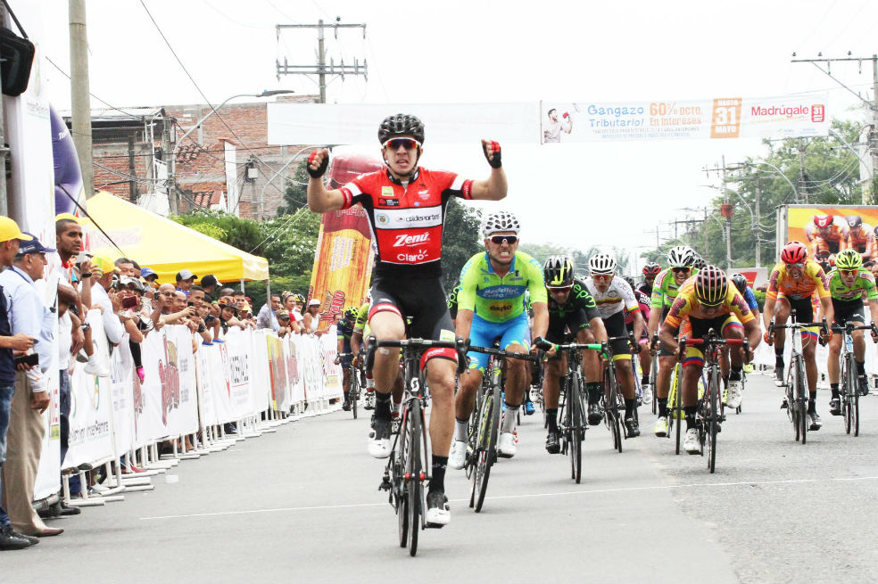 Álvaro Hodeg ganó la etapa 1 de la Vuelta al Valle.  / AFP
