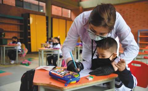 Cuarto pico de coronavirus: ¿sí o no al regreso a clases? Le explicamos