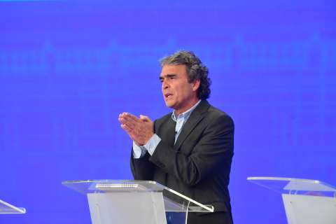 “No nos rendimos”: Fajardo tras resultados que lo ubican en cuarto lugar