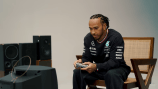Lewis Hamilton recordó su infancia con F1 2000, Gran Turismo y Driver en la PS1