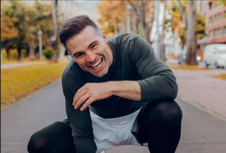 VIDEO: él es Oliver Ranft, el novio del actor Roberto Manrique