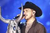 Christian Nodal se está “quedando ciego”, ¿qué le pasó?