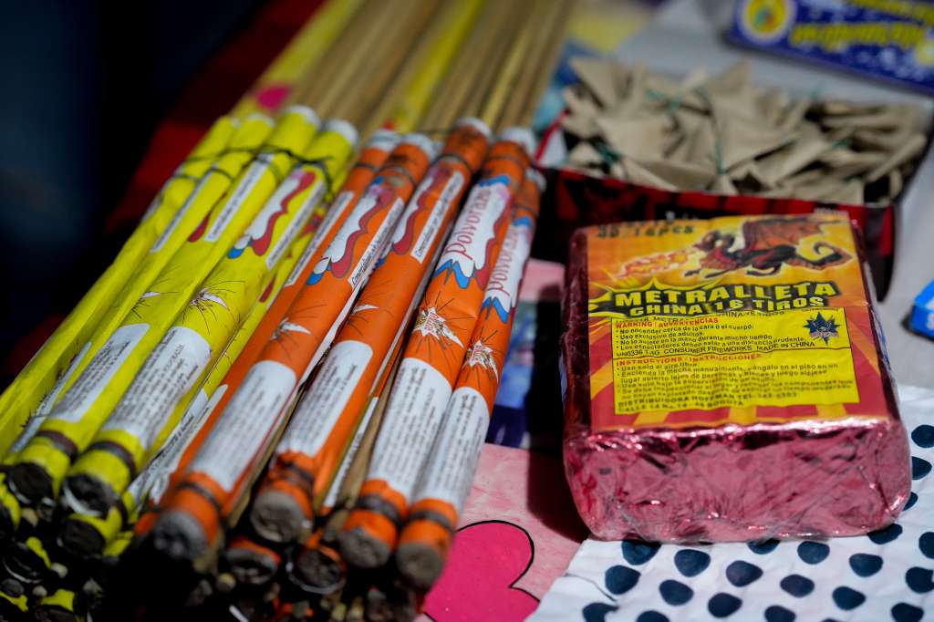 Hay al menos cuatro depósitos de pólvora en donde cada volador se vende en entre $4.500 y $5.000.