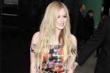 Avril Lavigne habla sobre sus divorcios "sin arrepentimientos"