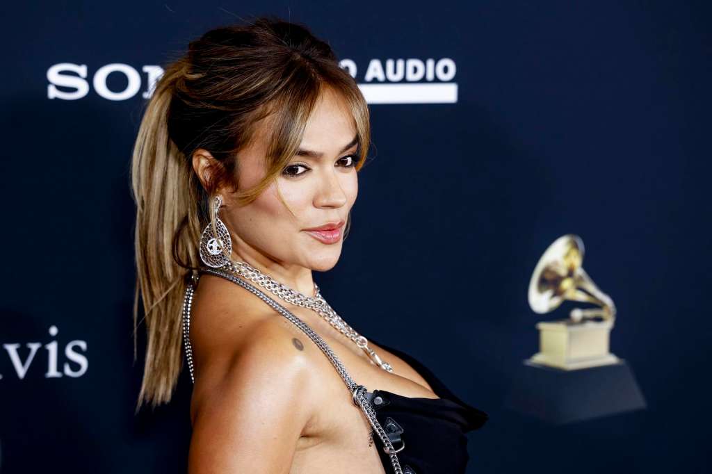 LOS ANGELES (United States), 01/02/2026.- Colombian singer Karol G attends the Recording Academy and Clive Davis' pre-Grammy gala at the Beverly Hilton in Los Angeles, California, USA, 31 January 2026. EFE/EPA/CHRIS TORRES