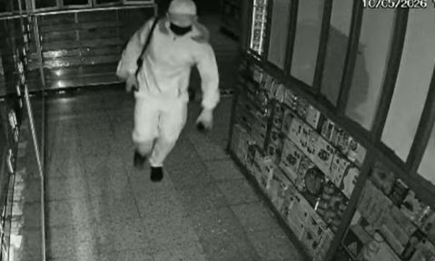 Vigilante de San Andresito habría robado millones: creyó apagar cámaras, pero quedó grabado